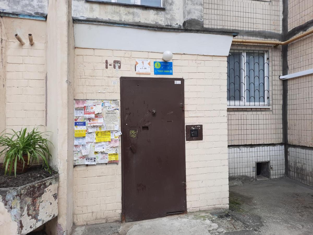 Посуточно Мини-Студия Метро Минская Киев Kyiv Exterior foto
